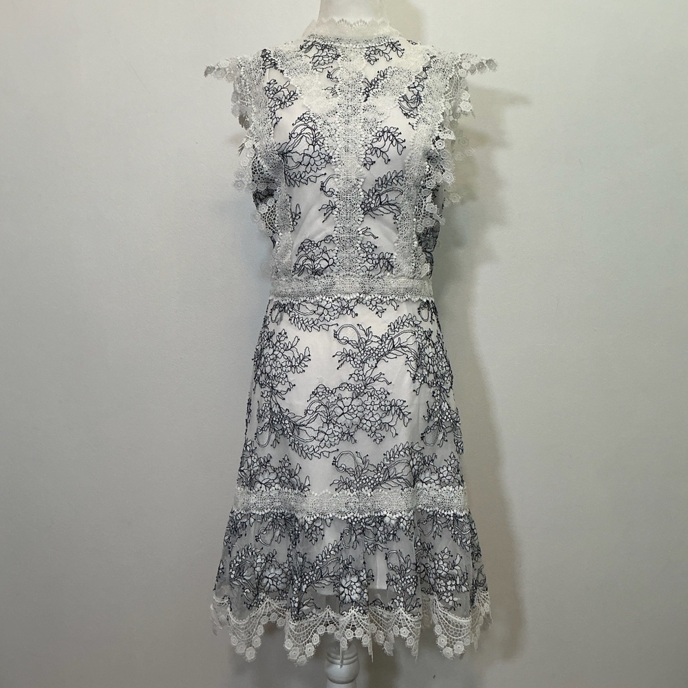 Adelyn Rae White & Navy Embroidered Lace Dress Size M